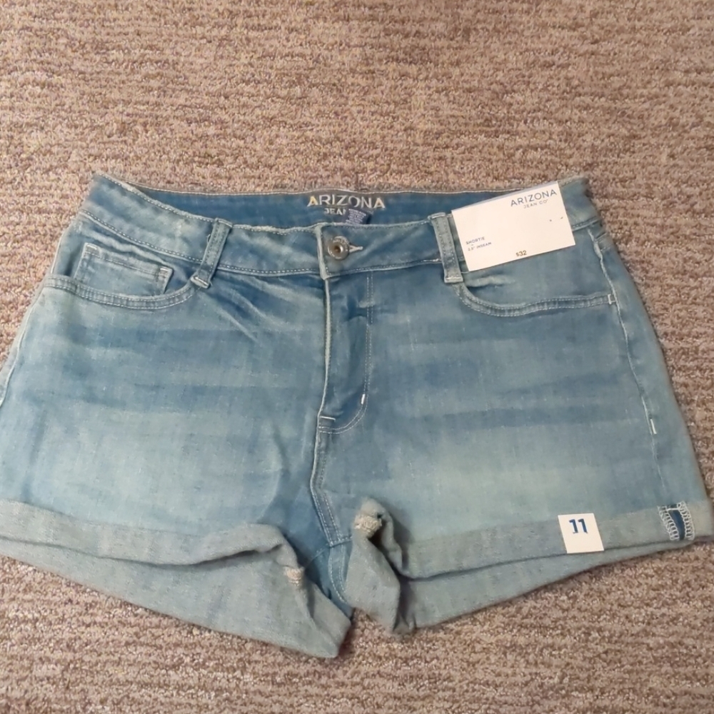NWT Arizona 2.5" inseam jean shorts